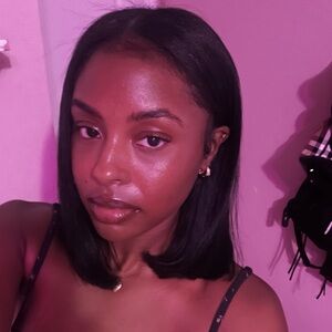 Meet your Posher, Maya